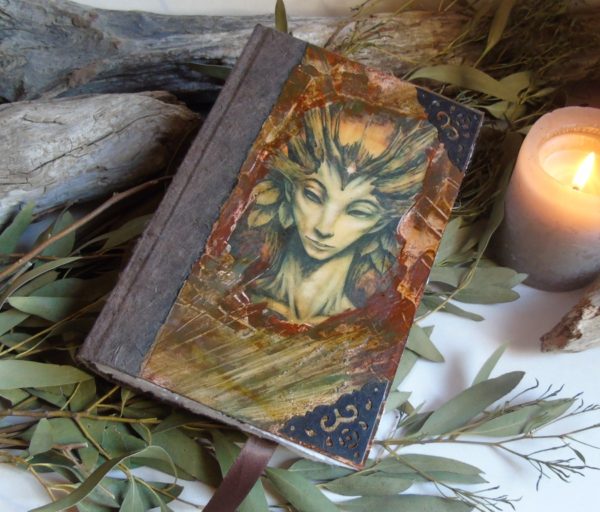 Grimoire vierge, reliure et fabrication artisanales