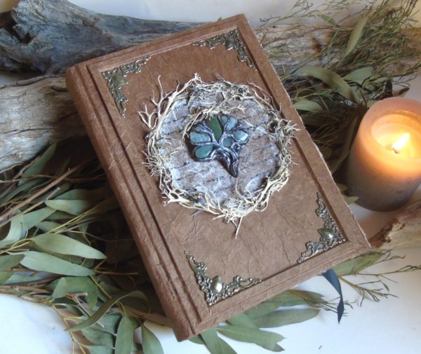 Grimoire vierge, reliure et fabrication artisanales