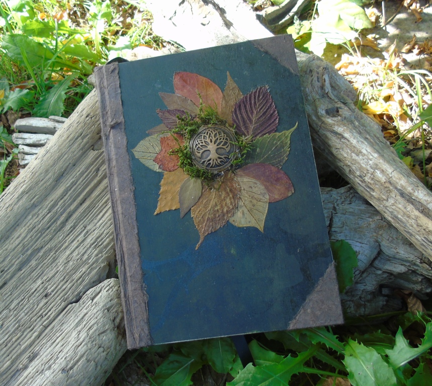 Grimoire vierge, reliure et fabrication artisanales