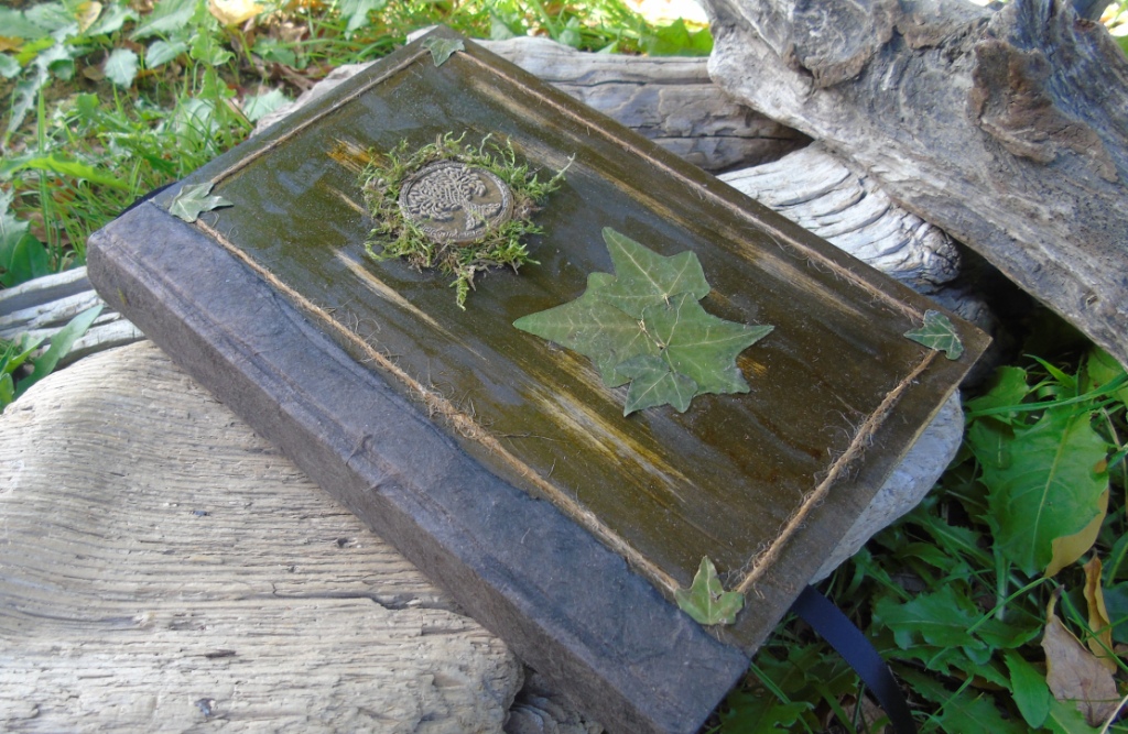 Grimoire vierge, reliure et fabrication artisanales