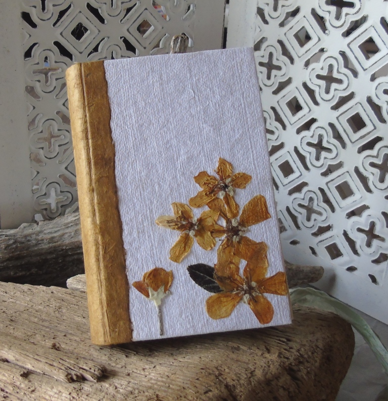 Conteur Fleurs de pommier, carnet reliure artisanale, papier coton