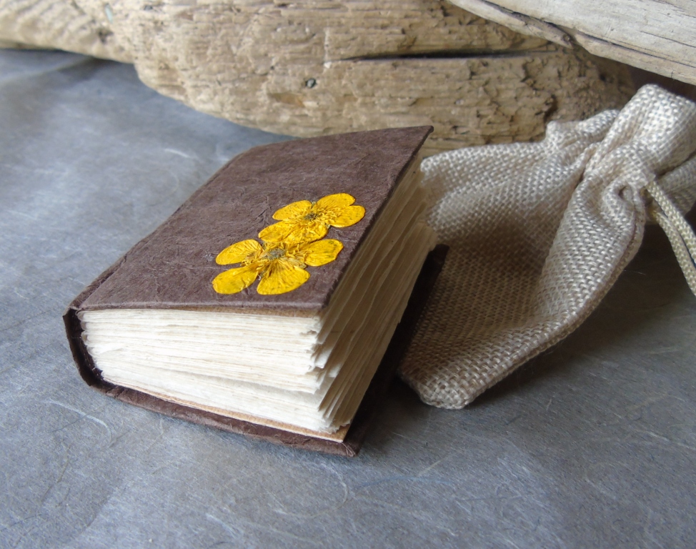 Mini-grimoire, reliure artisanale
