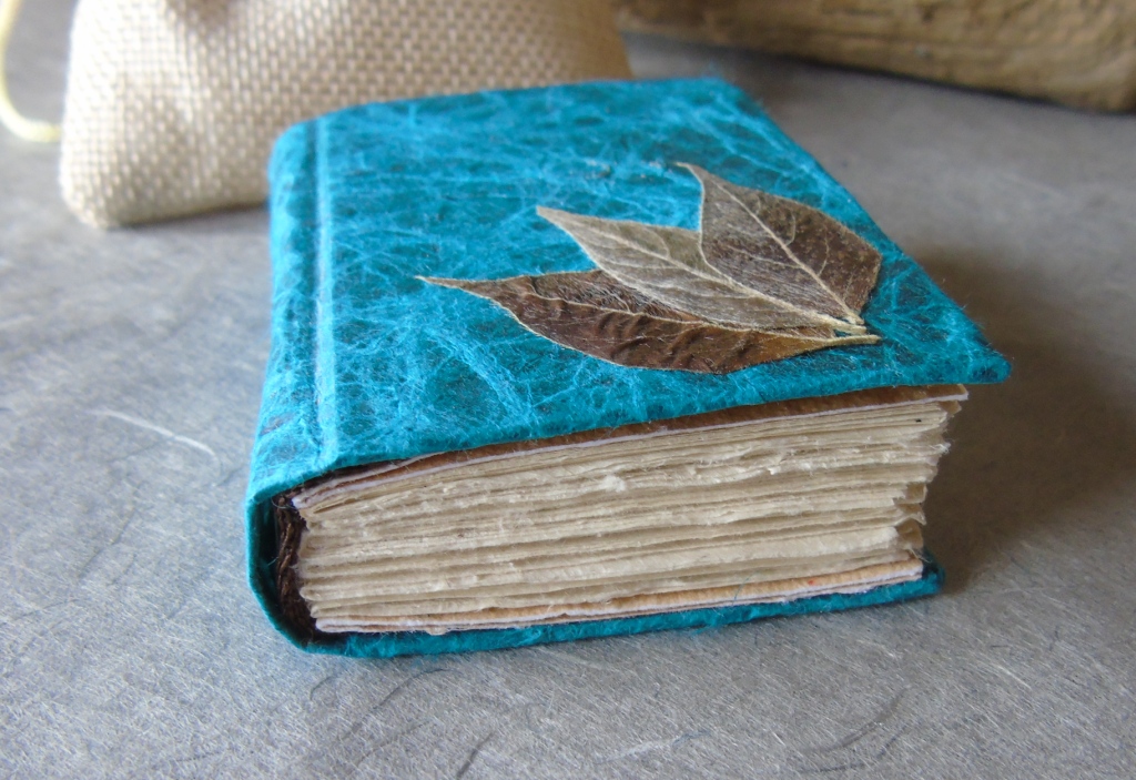 Mini-grimoire, reliure artisanale
