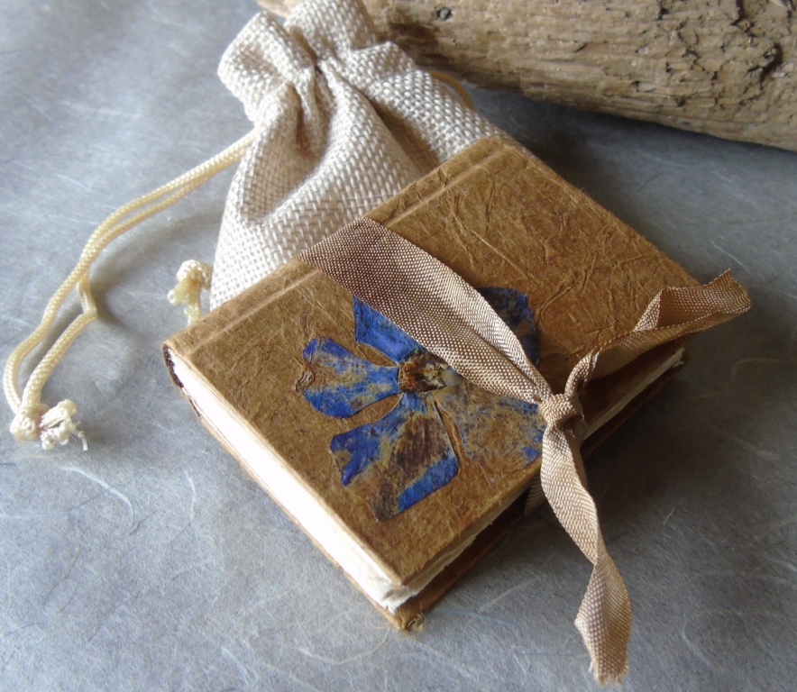 Mini-grimoire, reliure artisanale