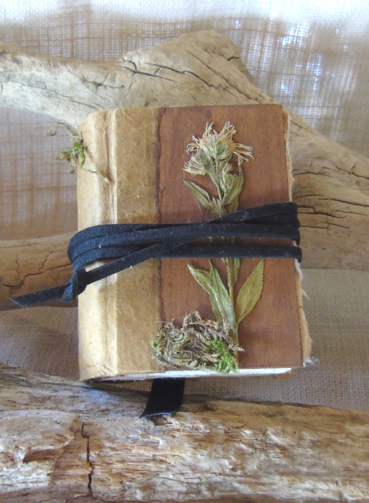 mini grimoire bois, papier végétal, reliure artisanale, pièce unique