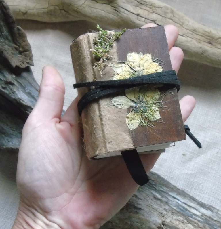 mini grimoire bois, reliure artisanale pièce unique
