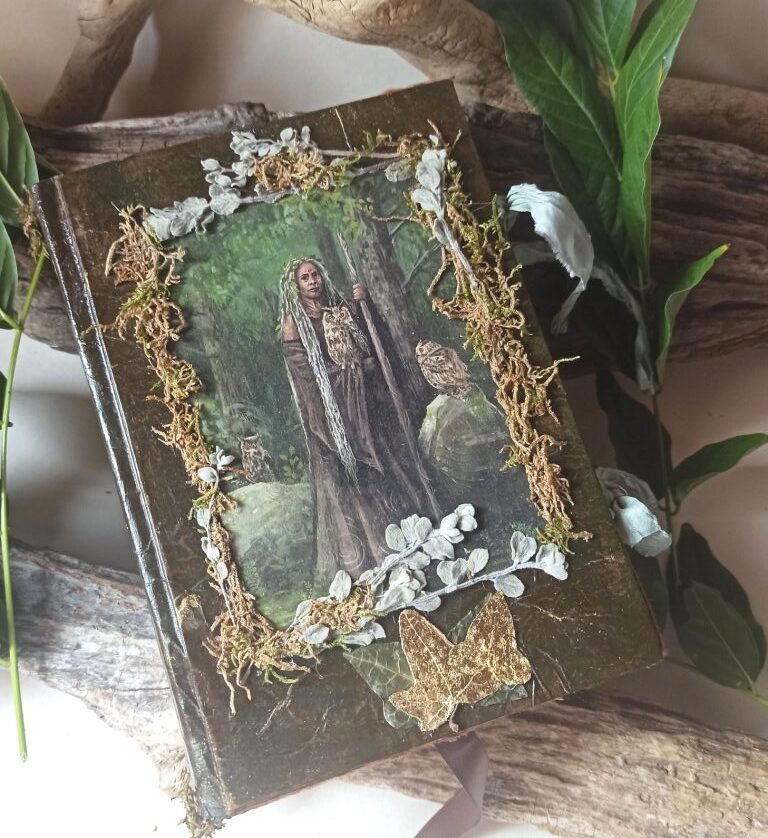 Grimoire Sorcière Totem n°2, fabrication artisanale pièce unique