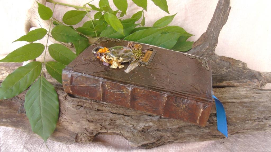 Grimoire artisanal, reliure artisanale, pièce unique
