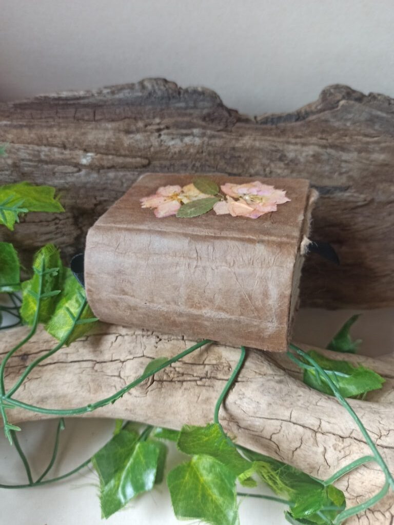 Mini conteur , petit carnet en papier lokta, reliure artisanale, L'arbre à papier