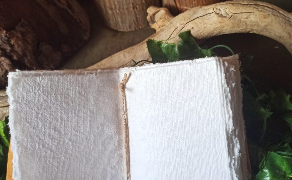 Grimoire totem, carnet artisanal vierge, reliure artisanale