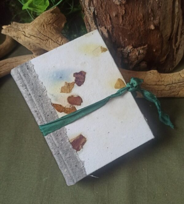 Carnet, grimoire artisanal, papier recyclé fait main, reliure artisanale Carnet, grimoire artisanal, papier recyclé fait main, reliure artisanale
