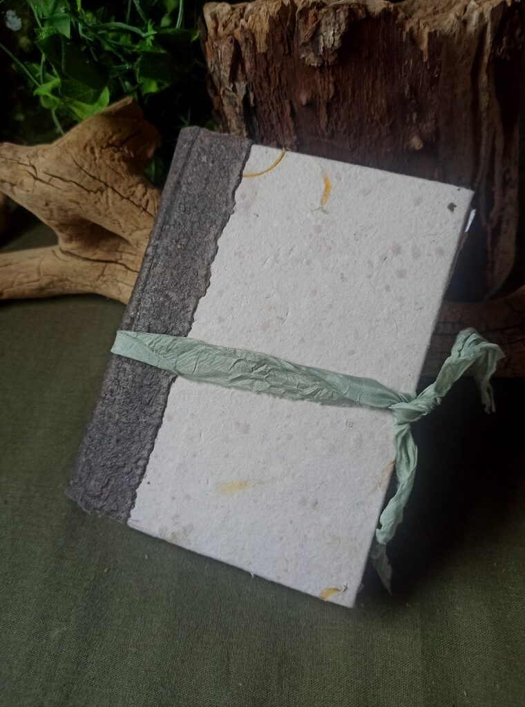 Carnet grimoire artisanal, papier recyclé fait main, pièce unique