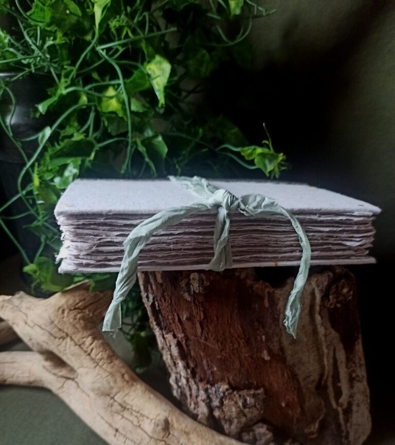 Carnet grimoire artisanal, papier recyclé fait main, pièce unique