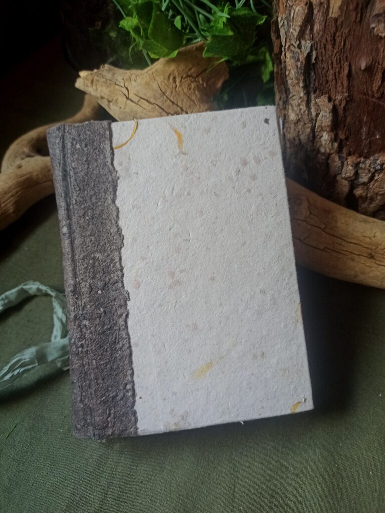 Carnet grimoire artisanal, papier recyclé fait main, pièce unique