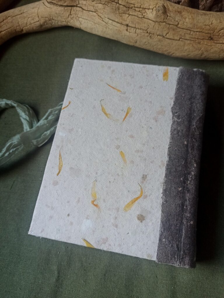 Carnet grimoire artisanal, papier recyclé fait main, pièce unique
