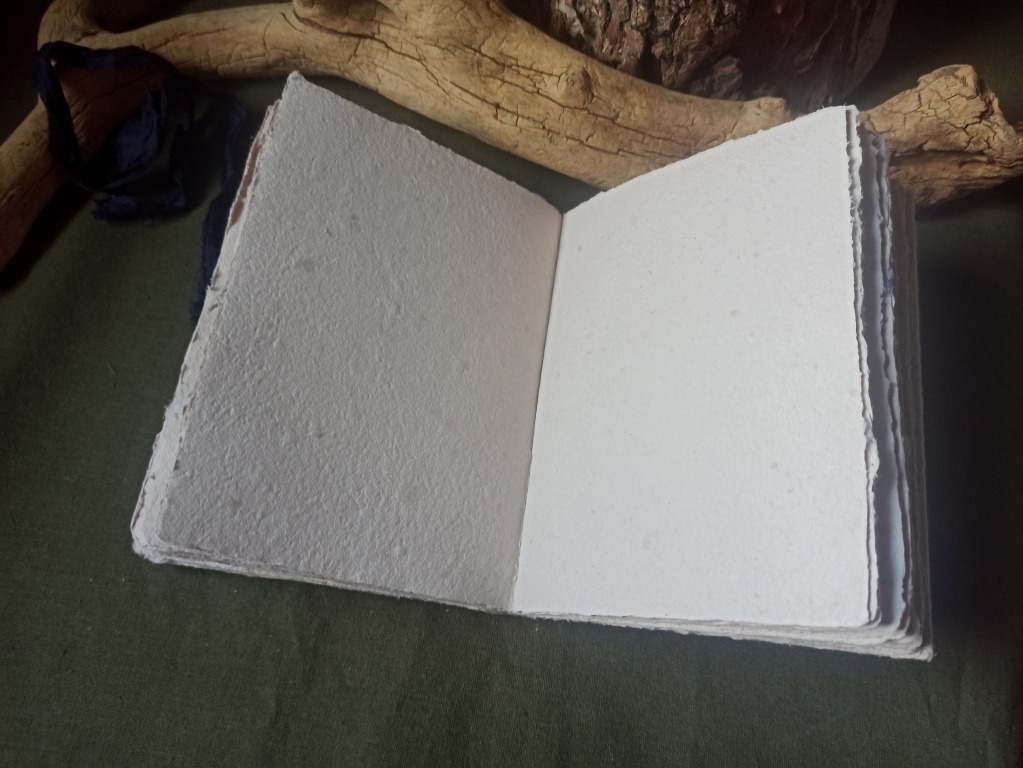 Carnet, grimoire artisanal papier recyclé fait main, reliure artisanale