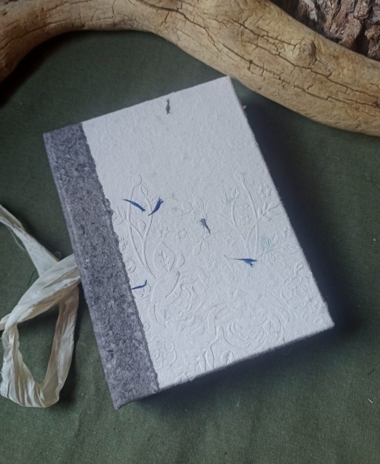 Carnet papier recyclé fait main, reliure artisanale, pièce unique