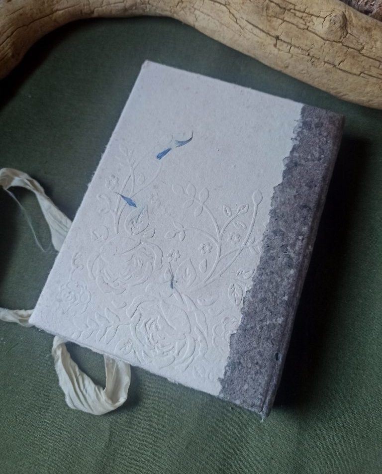 Carnet papier recyclé fait main, reliure artisanale, pièce unique