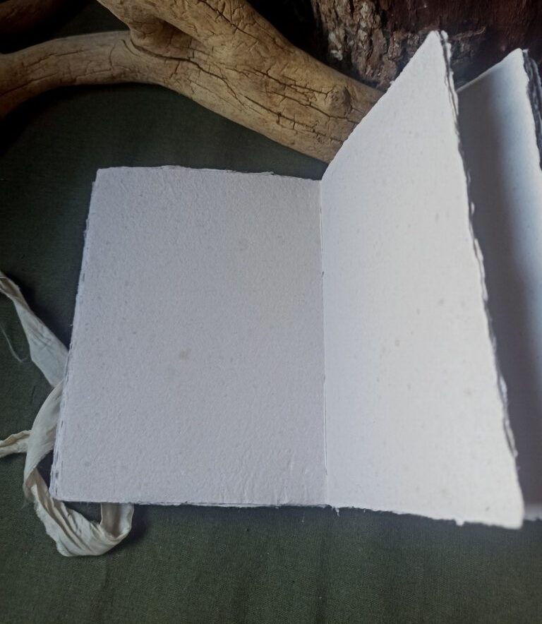 Carnet papier recyclé fait main, reliure artisanale, pièce unique
