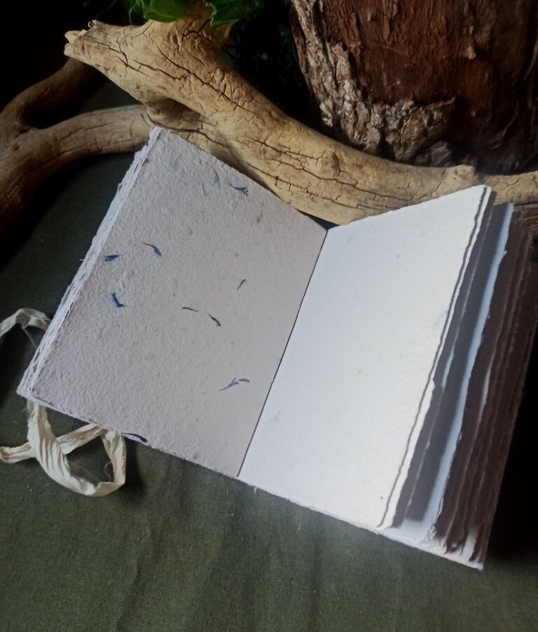 Carnet papier recyclé fait main, reliure artisanale, pièce unique