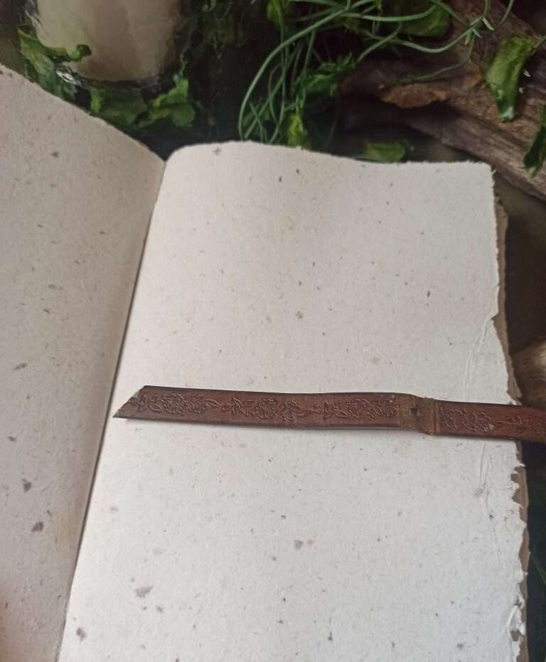 Carnet artisanal, papier fait main à l'atelier, reliure artisanale, L'arbre à papier