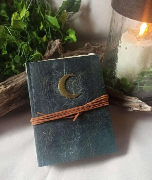 Grimoire, carnet artisanal, papier recyclé fait main Grimoire, carnet artisanal, papier recyclé fait main