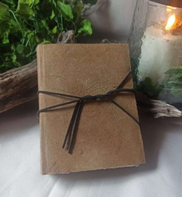 Grimoire, carnet artisanal, papier recyclé fait main Grimoire, carnet artisanal, papier recyclé fait main
