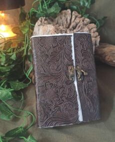 Carnet artisanal, papier fabriqué à la main à l'atelier, reliure artisanale