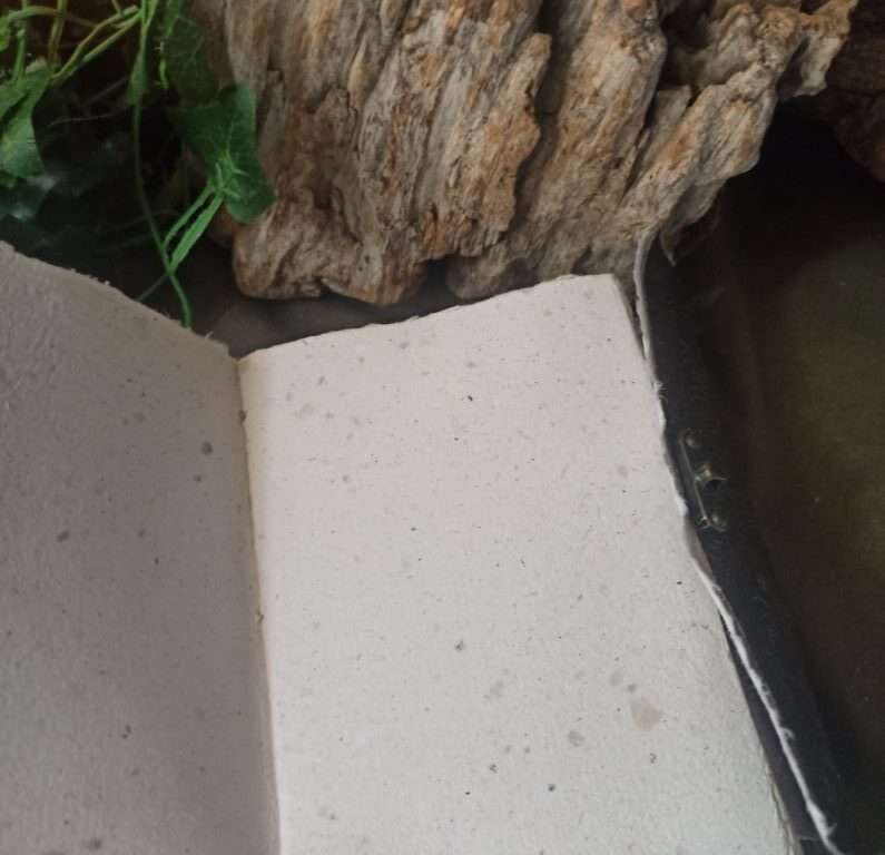 Carnet artisanal, papier fabriqué à la main à l'atelier, reliure artisanale