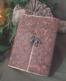 Carnet artisanal, papier fabriqué à la main à l'atelier, reliure artisanale