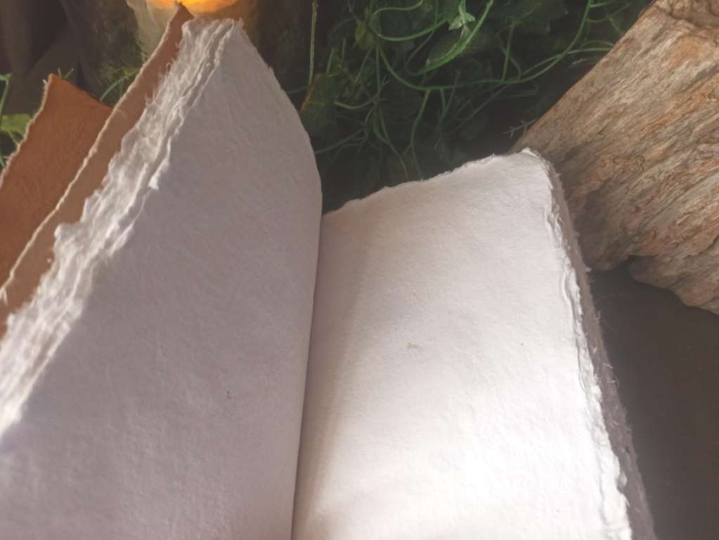 Grimoire artisanal, papier coton recyclé, L'arbre à papier Grimoire artisanal, papier coton recyclé, L'arbre à papier