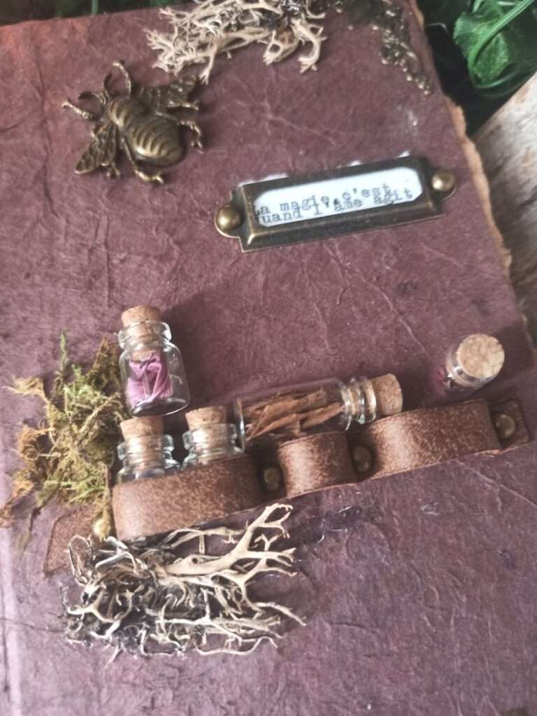 Grimoire artisanal, papier coton recyclé, L'arbre à papier Grimoire artisanal, papier coton recyclé, L'arbre à papier