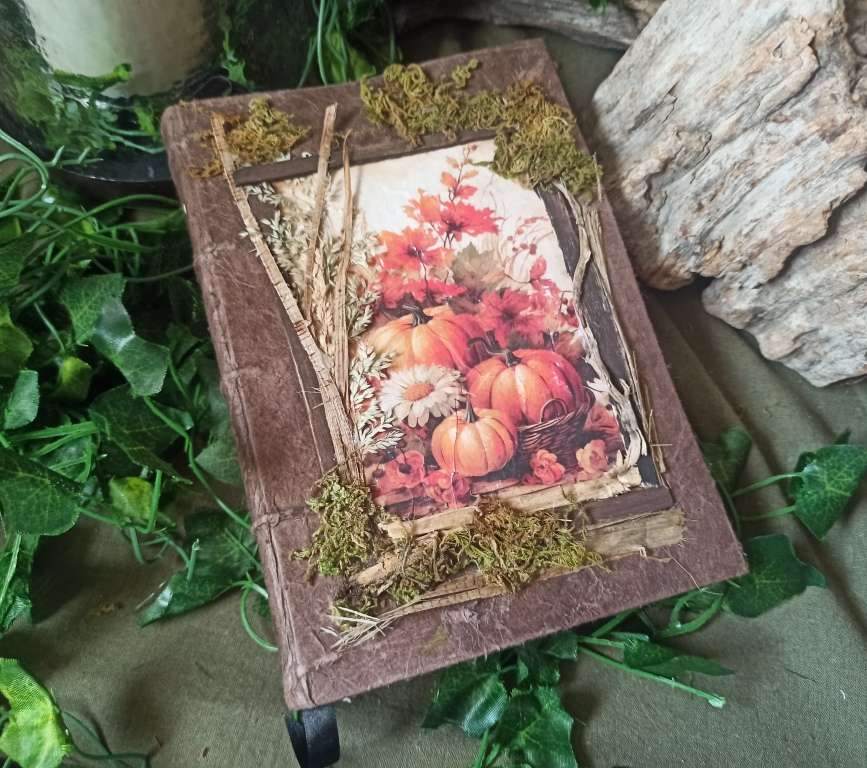 Grimoire artisanal, papier fabriqué à la main à l'atelier, reliure artisanale