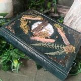 Grimoire artisanal, papier fabriqué à la main à l'atelier, reliure artisanale