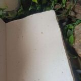 Grimoire artisanal, papier fabriqué à la main à l'atelier, reliure artisanale