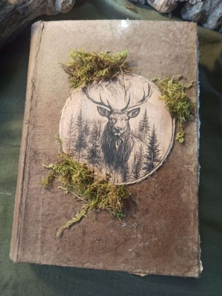 Grimoire artisanal, papier fait main à l'atelier, reliure artisanale, L'arbre à papier Grimoire artisanal, papier fait main à l'atelier, reliure artisanale, L'arbre à papier