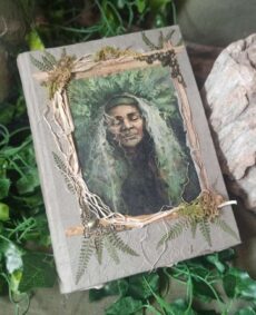 Grimoire artisanal, papier fabriqué à la main à l'atelier, reliure artisanale