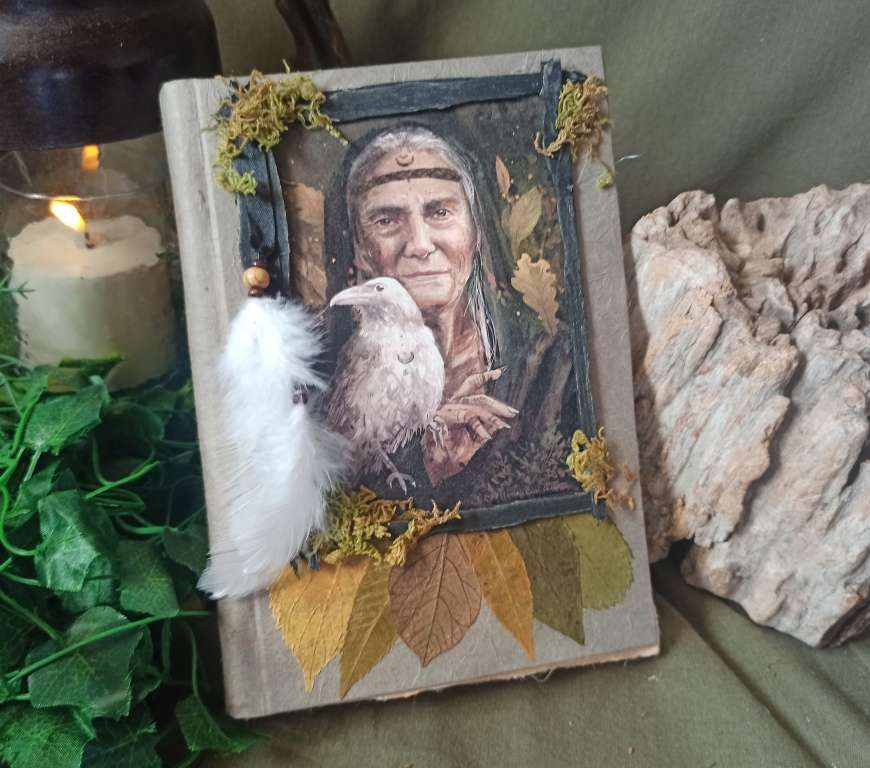 Grimoire artisanal, papier fabriqué à la main à l'atelier, reliure artisanale