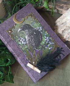 Grimoire artisanal, papier fabriqué à la main à l'atelier, reliure artisanale