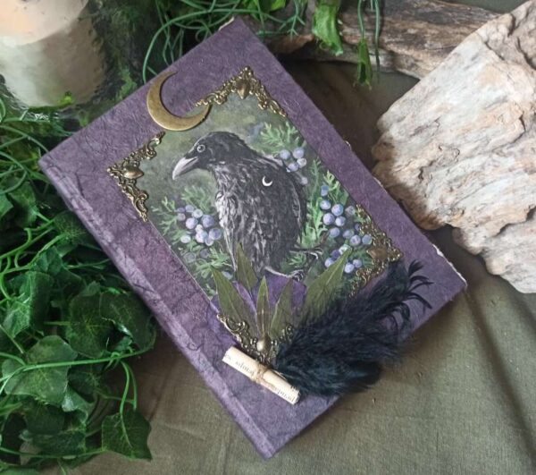 Grimoire artisanal, papier fabriqué à la main à l'atelier, reliure artisanale