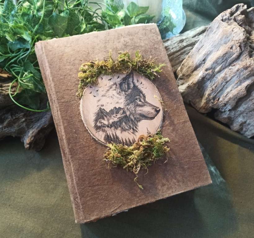 Grimoire artisanal, papier fait main à l'atelier, reliure artisanale, L'arbre à papier
