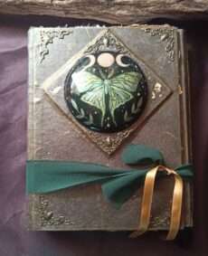 Le grimoire Arlia, papier coton, reliure artisanale